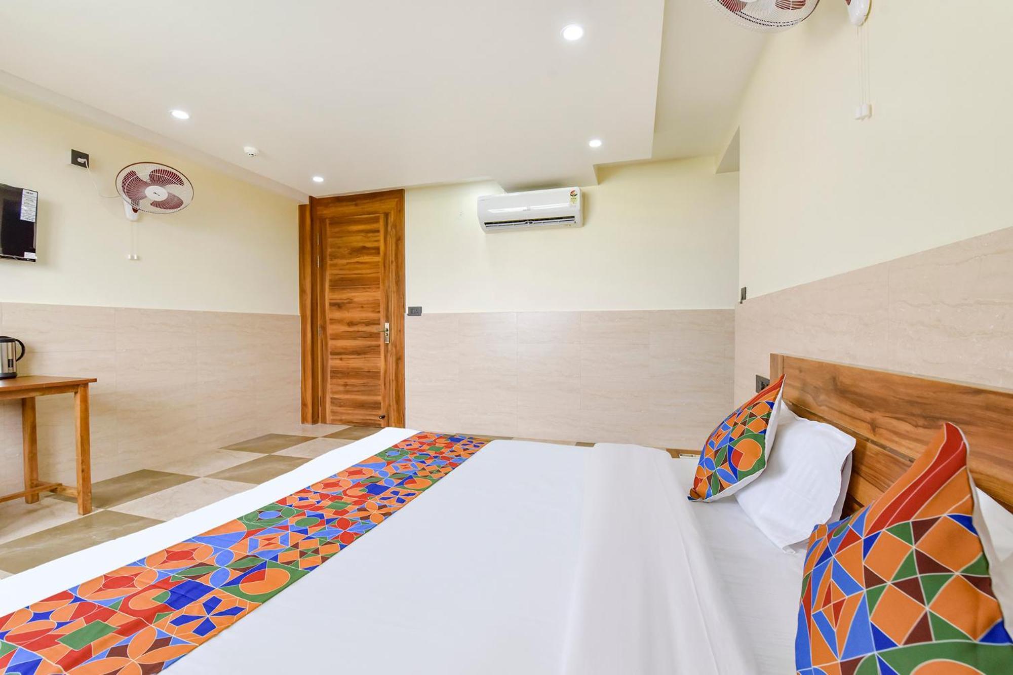 Fabhotel Elite Clement Town 外观 照片