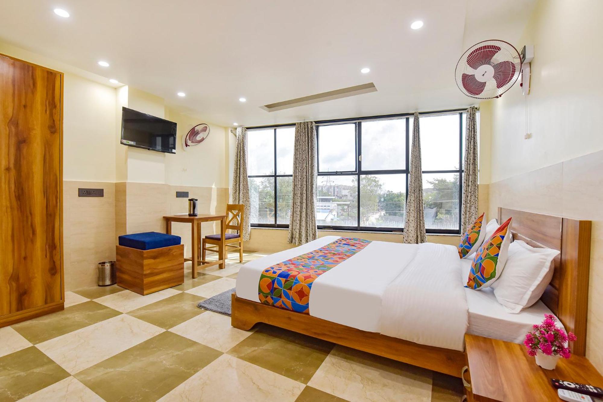 Fabhotel Elite Clement Town 外观 照片