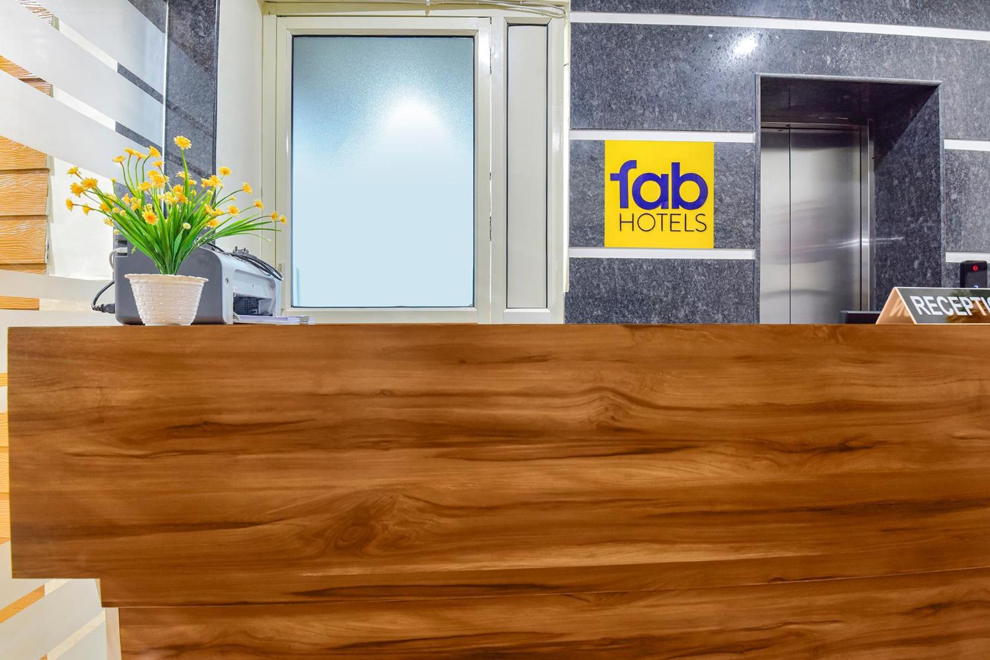 Fabhotel Elite Clement Town 外观 照片